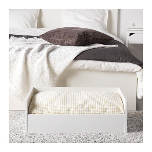 Lurvig lit avec coussin blanc